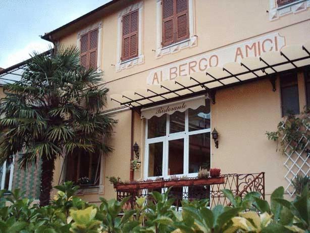 Amici Hotel 3*